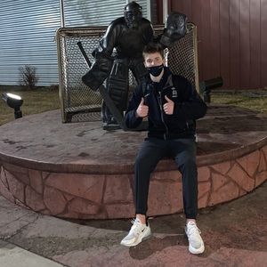 Meet your Posher, Logan